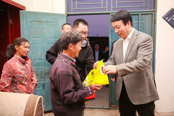中國華融黨委副書記、監(jiān)事長胡建忠一行赴四川宣漢縣調(diào)研督導(dǎo)扶貧工作